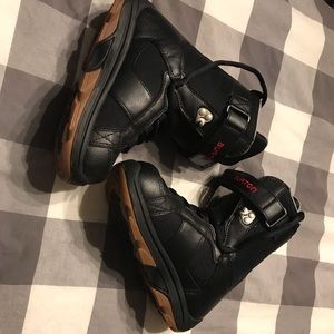 Burton Kids size 4 unisex snowboard boots